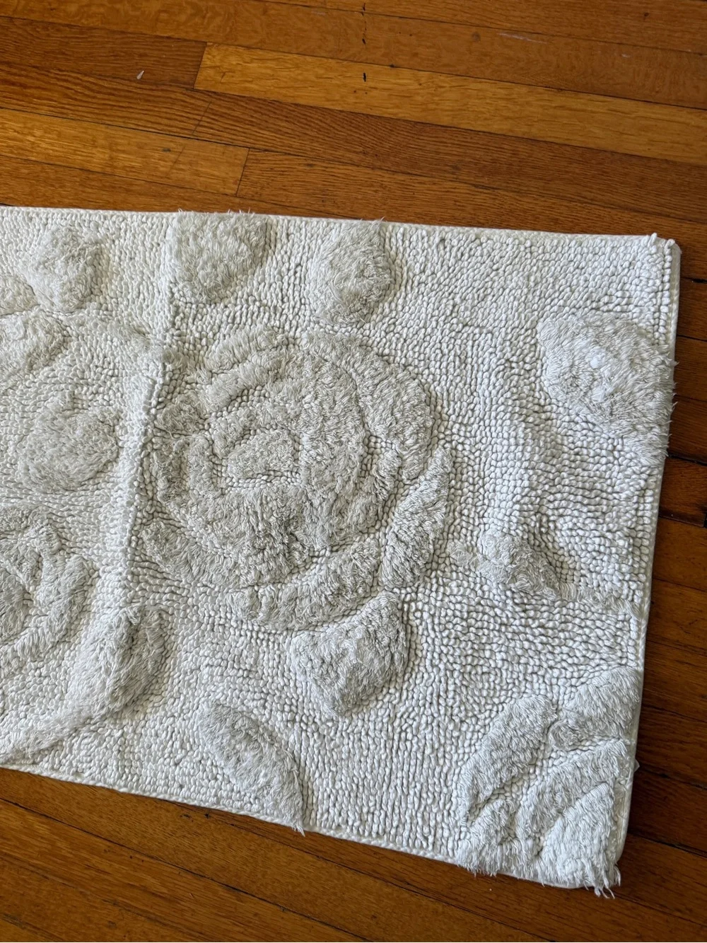 Bee & willow white cotton tufted bath rug